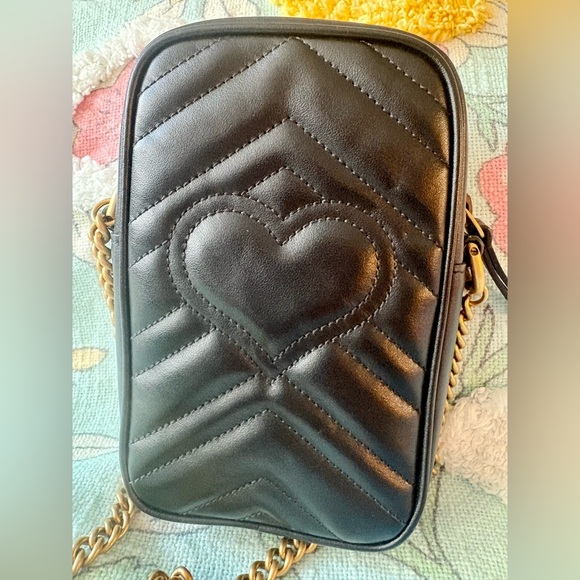 Gucci Marmont Black Chevron Crossbody Bag with Gold Logo - Picture 3 of 4